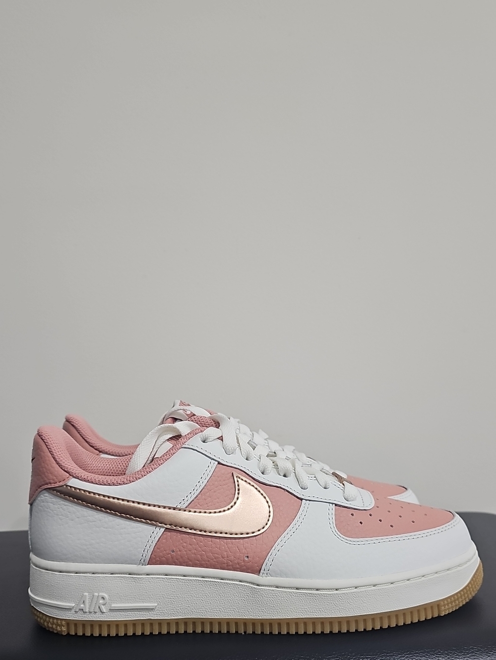 Nike Women's Pink, White & Rose Gold Low-Top Sneakers Women's 9 Sku IQ0360 685